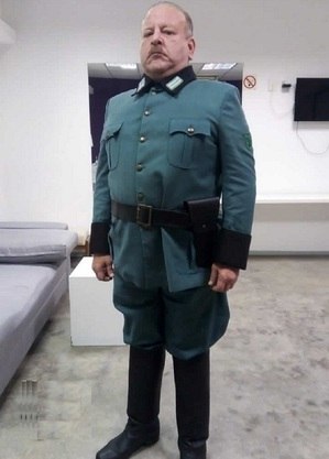 Charles Paraventi, depois de “Gênesis”, em “O Anjo de Hamburgo”